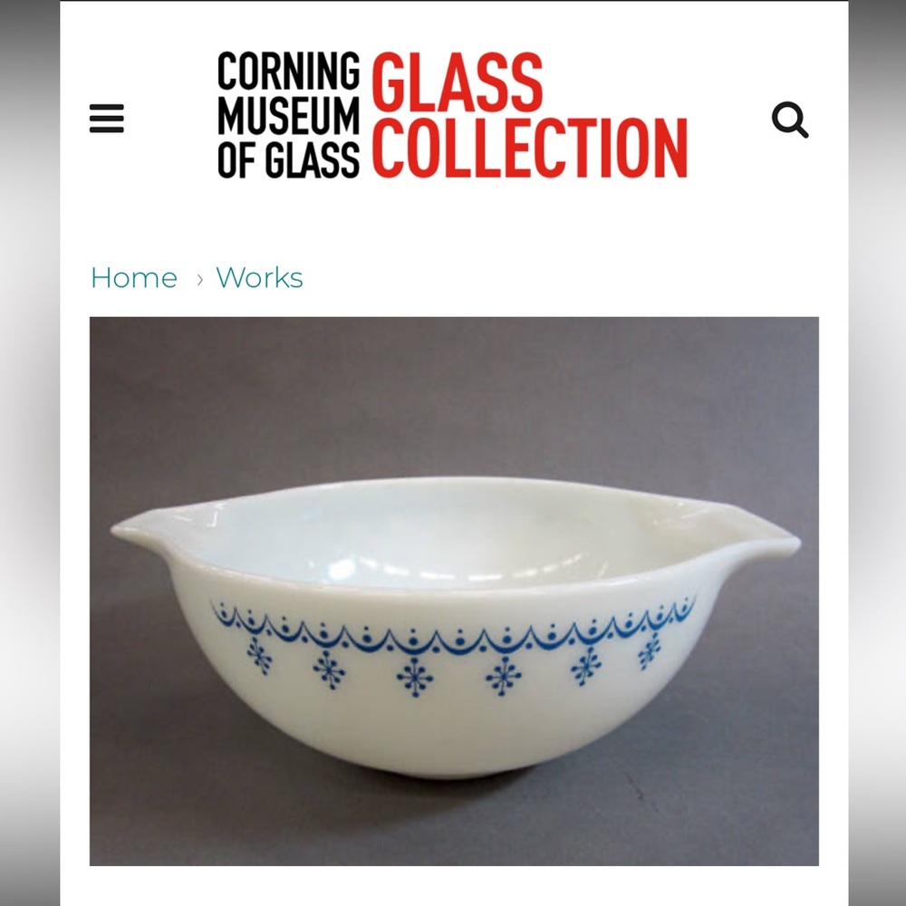 Pyrex 2.5 qt. Cinderella “Snowflake Blue” mixing bowl